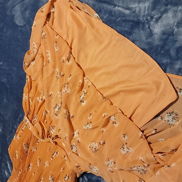Ava Viv(brand) 1X,Peach with white floral designs - Picture 3 of 4
